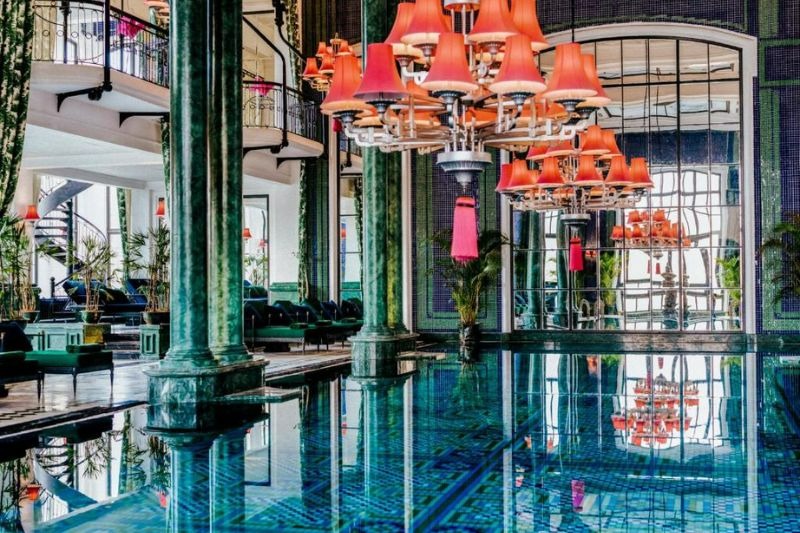 Le Grand Bassin - bể bơi lộng lẫy của khách sạn De la Coupole - MGallery mà bất cứ du khách nào cũng muốn một lần trải nghiệm khi đến Sapa
